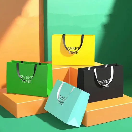Bolsa de regalo de papel para joyería rosa, pequeña y personalizada, con logotipo, empaque boutique de lujo personalizado.